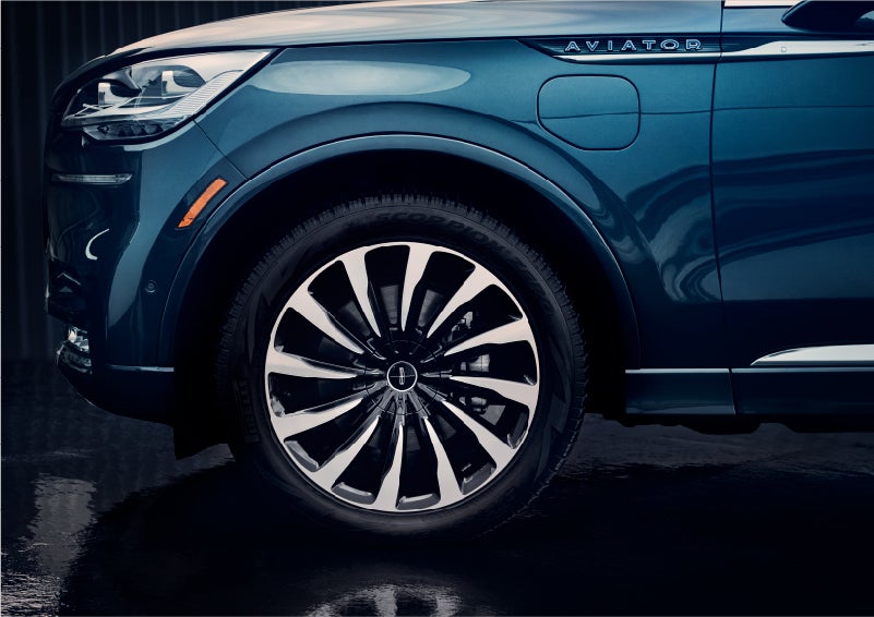 The 2023 Lincoln Aviator® Black Label Grand Touring model with unique 12-spoke wheel | Koons Lincoln of Bethesda in Silver Spring MD