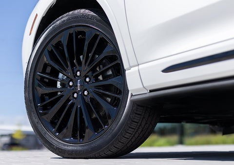 The stylish blacked-out 20-inch wheels from the available Jet Appearance Package are shown. | Koons Lincoln of Bethesda in Silver Spring MD